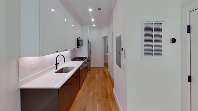 Primary Photo - 49 Grove St