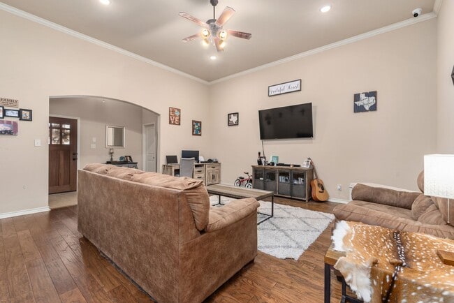 Building Photo - Available July 2026! 3/3.5 Mediterranean Style Townhouse!