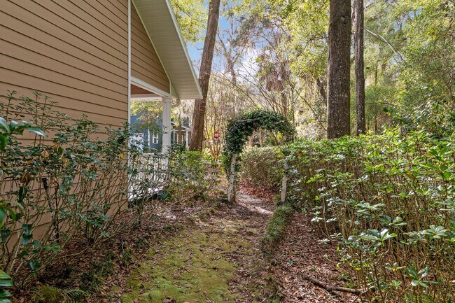 Building Photo - 3773 SW 21st Dr
