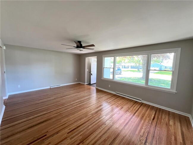 Building Photo - 120 Sunnyside Dr