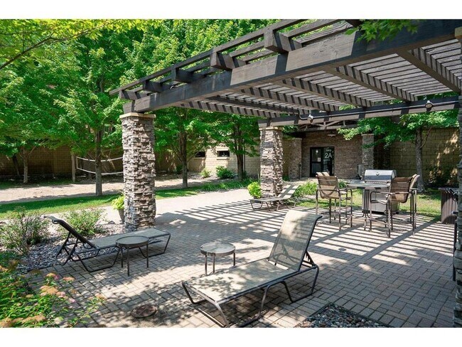 Building Photo - Sparkling 2 Bedroom Condo in Southwest Sta...