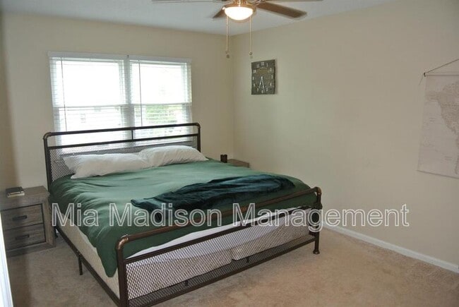 Building Photo - 138 Holland Park Cir