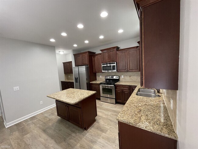 Building Photo - 5 br, 4 bath House - 14 Marquis Drive