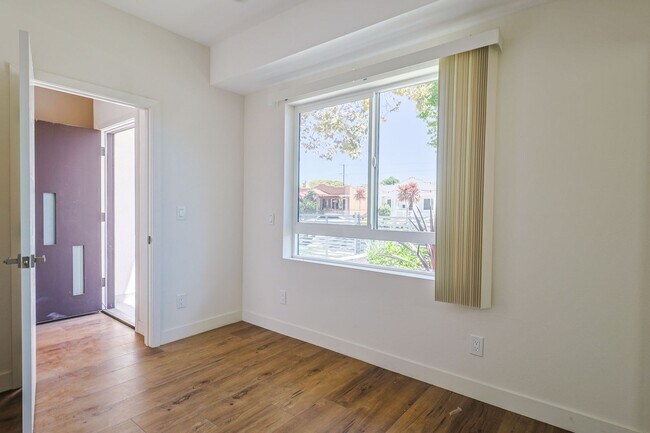 Building Photo - 2821 Virginia Rd