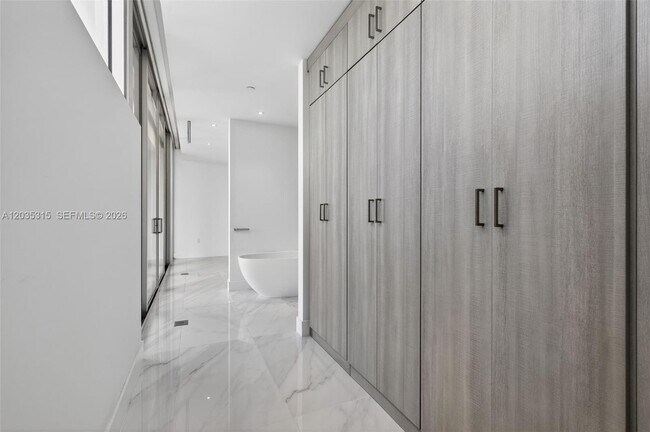 Building Photo - 3750 Yacht Club Dr