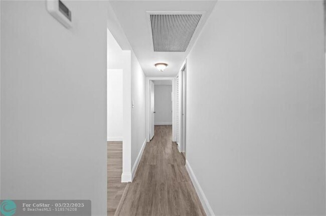 Building Photo - 2202 Lucaya Bend