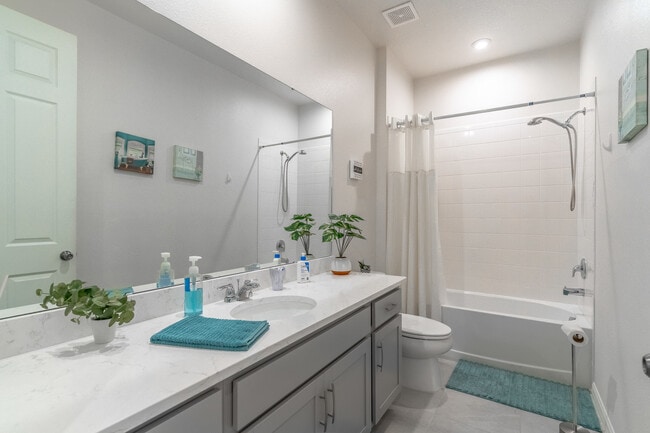 Building Photo - 2721 Chantilly Ave