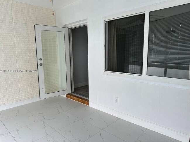 Building Photo - 141 NE 10th Ave