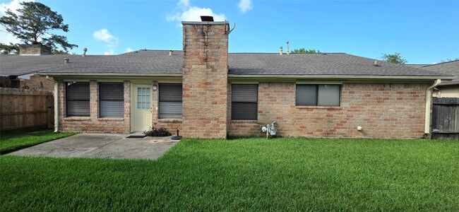 Building Photo - 3038 Shawnee Dr