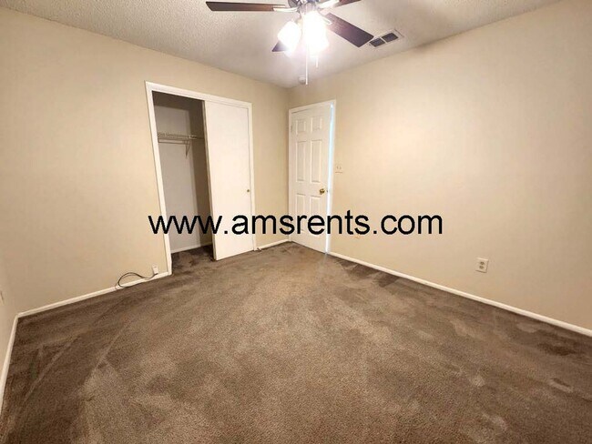 Building Photo - Spacious 3 bedroom 2 bath in Kissimmee