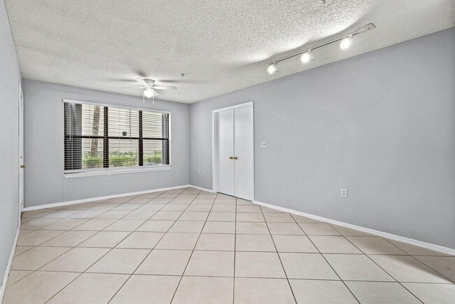 Building Photo - 2305 N Congress Ave