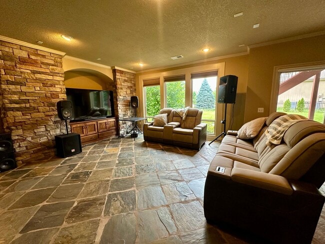 Building Photo - {9003} Wilshire Farms Reverse 1.5 Story Ho...