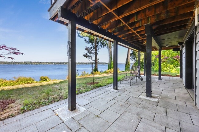 Building Photo - Stunning 3,146 Sq. Ft. Olympia Waterfront ...