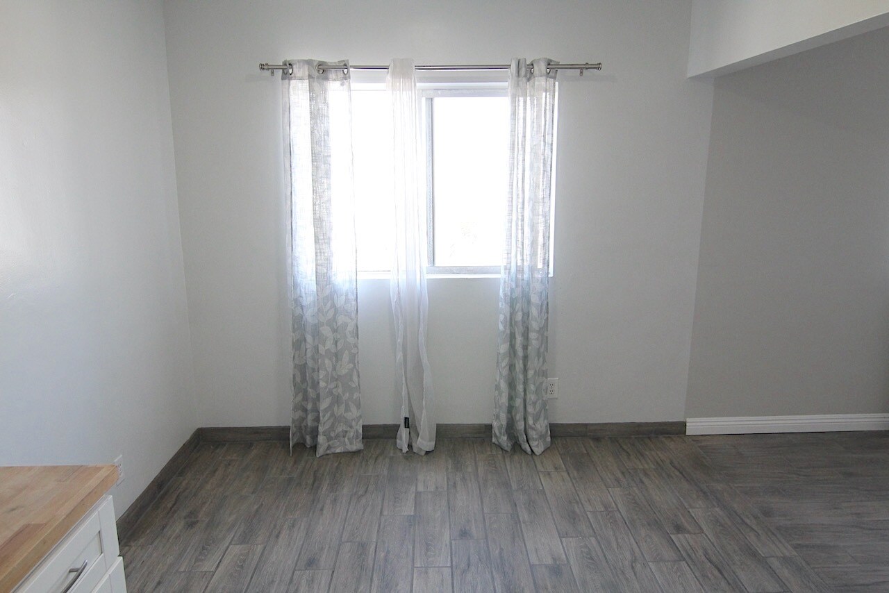 Building Photo - 3247 W Century Blvd