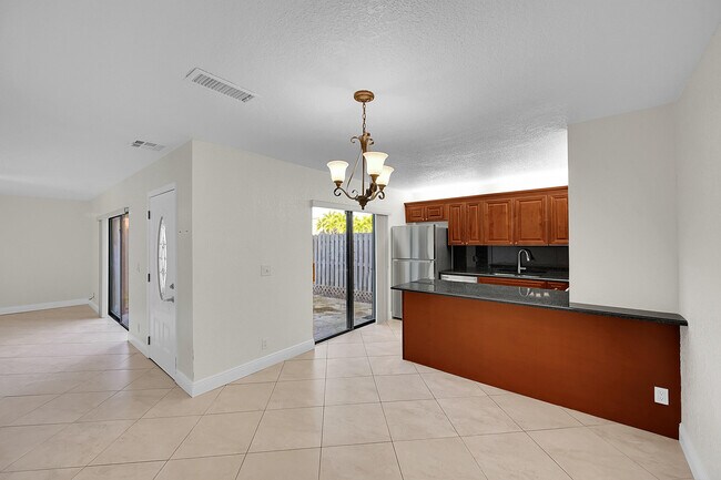 Building Photo - 128 Lake Arbor Dr