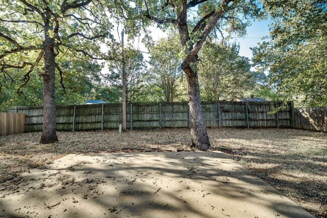 Building Photo - Great 3-2-2 in North Richland Hills surrounded by mature trees