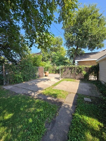 Building Photo - 3741 Parrish Ave