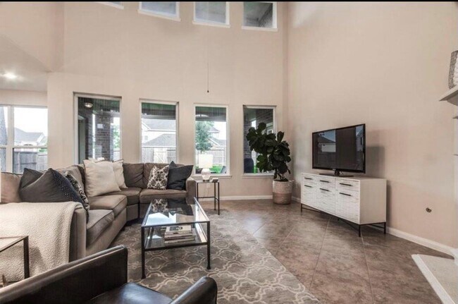 Building Photo - 17124 Chapman Lake Ct