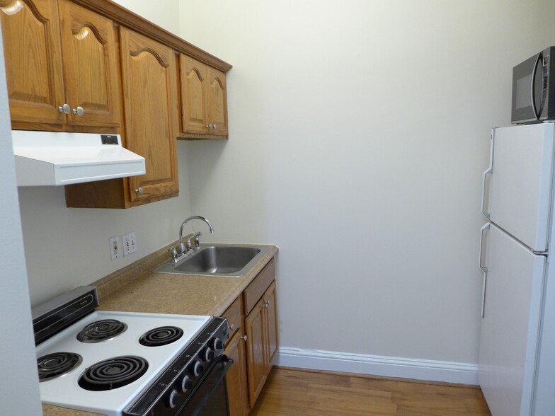 Building Photo - 1719 Saint Paul St