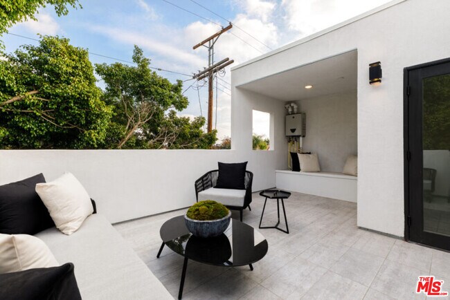 Building Photo - 846 N Alta Vista Blvd