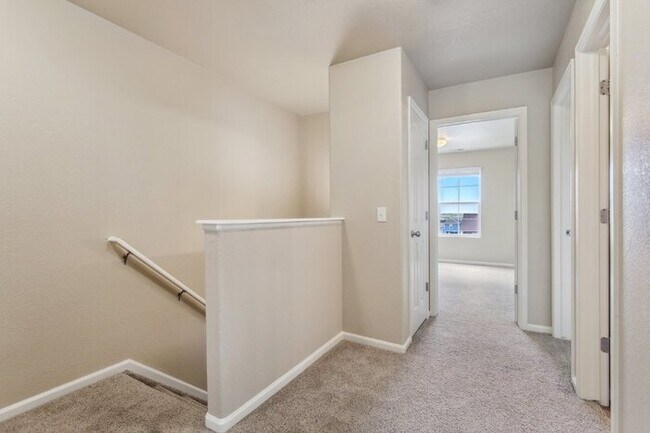 Building Photo - Well-Maintained 3-Bedroom Townhome with Central A/C and Open Layout