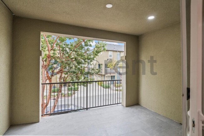 Building Photo - 1210 Coyote Creek Way