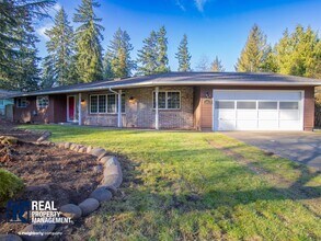 Building Photo - Beautifully Updated 3 Bedroom Rambler!