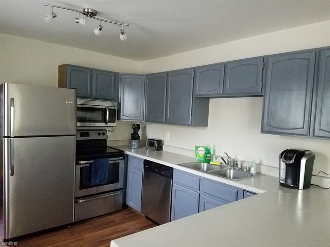 Building Photo - 2 br, 1 bath 4plex - 4834 Da Niece St Apar...