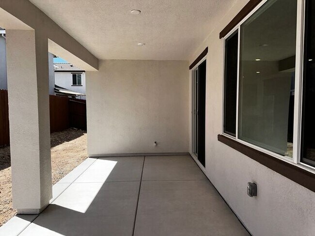 Building Photo - Beautiful 4 bedroom new home in Sierra wes...