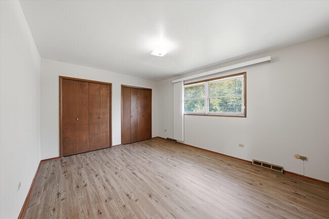 Building Photo - 4050 Violet Ln