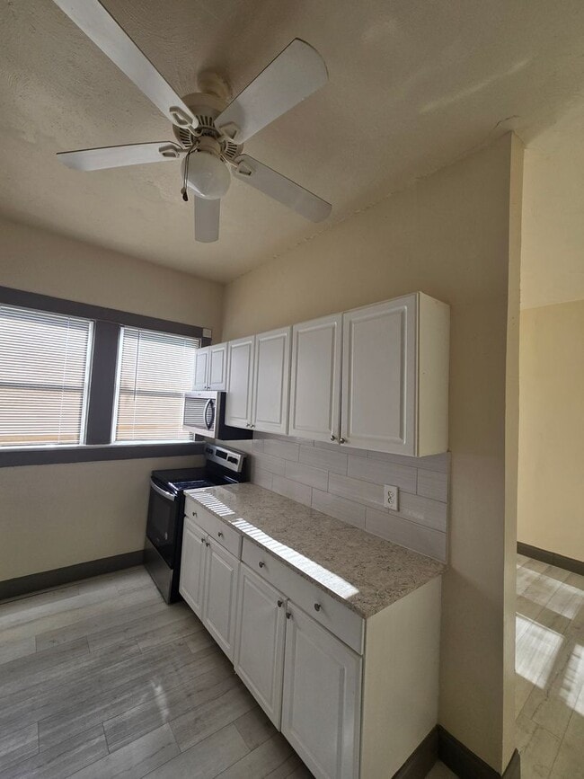 Building Photo - CHARMING AND UPDATED 2 BEDROOM 1 BATH.  MO...