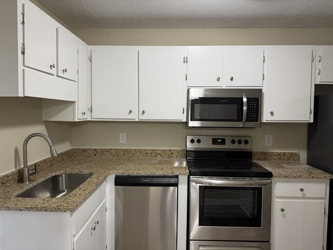 Building Photo - 1705 Cedar Shoals Dr