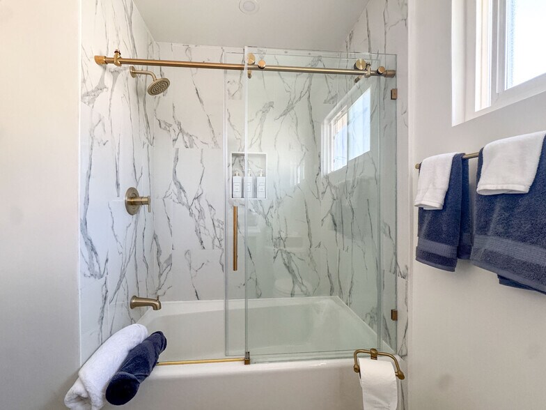 Building Photo - 2926 W 227th St