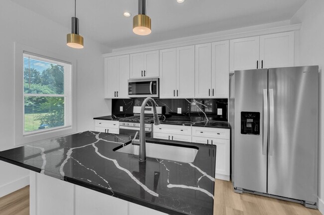 Building Photo - Modern New Construction Townhome with Roof...