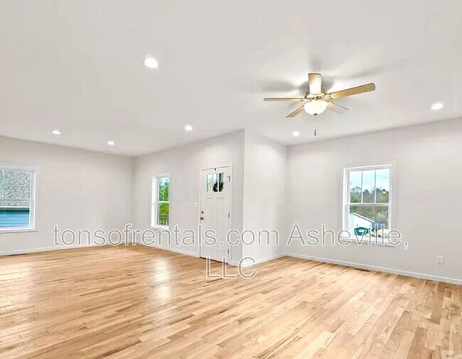 Building Photo - 7 Berry Crst Ln