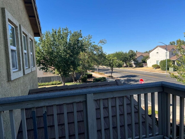 Building Photo - "Spacious 4-Bedroom Haven in Merced with 3 Full Baths & Elegant Granite Countertops!"