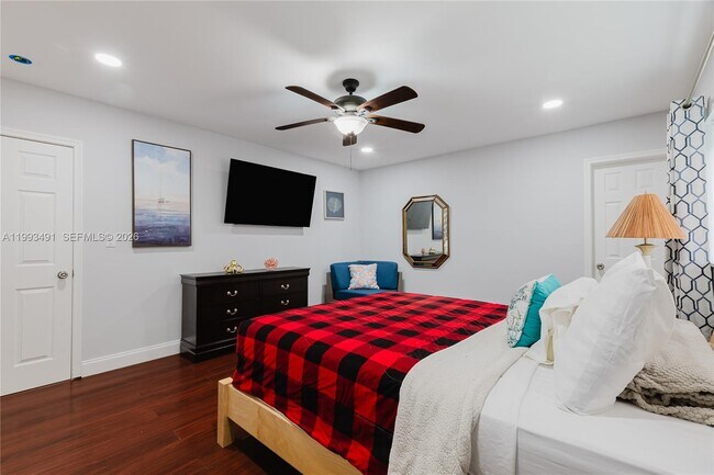 Building Photo - 11320 NW 35th Ct