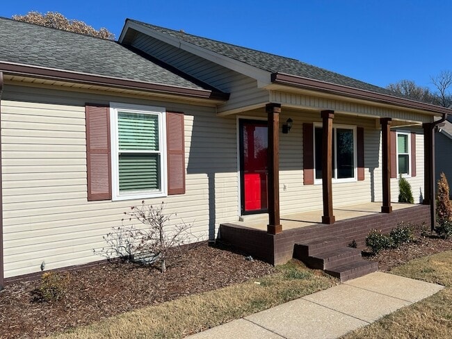 Building Photo - 204 Homewood Dr