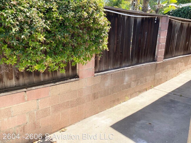 Building Photo - 2604-2606 S Aviation Blvd