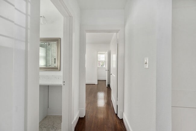 Building Photo - 819 Weedon St