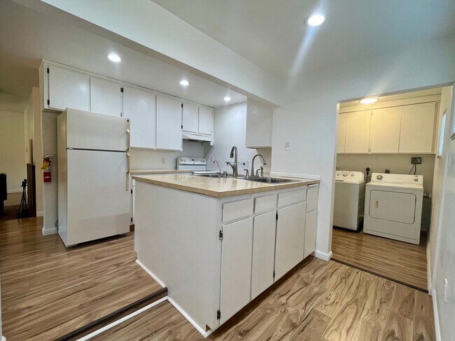 Building Photo - Shingle Springs - 2 bedroom 1 bath (With Office) on 2 Acres HAS SOLAR