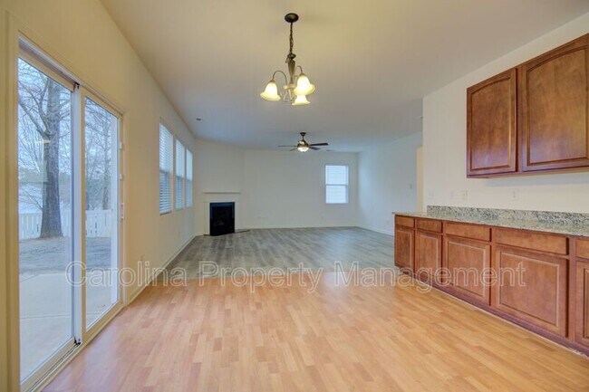 Building Photo - 421 Garden Grove Rd