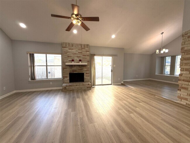 Building Photo - 8322 Sandy Glen Ln