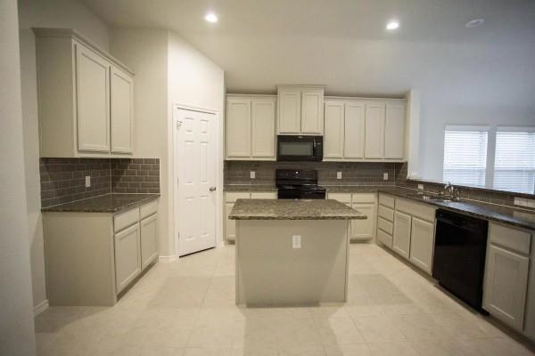 Building Photo - 412 Sandhurst Dr