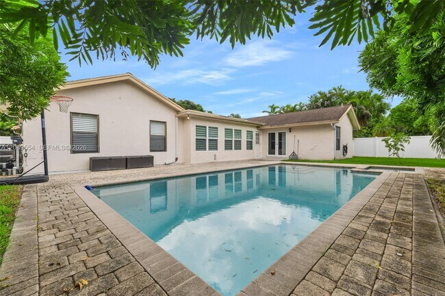Building Photo - 7700 NW 11th Pl