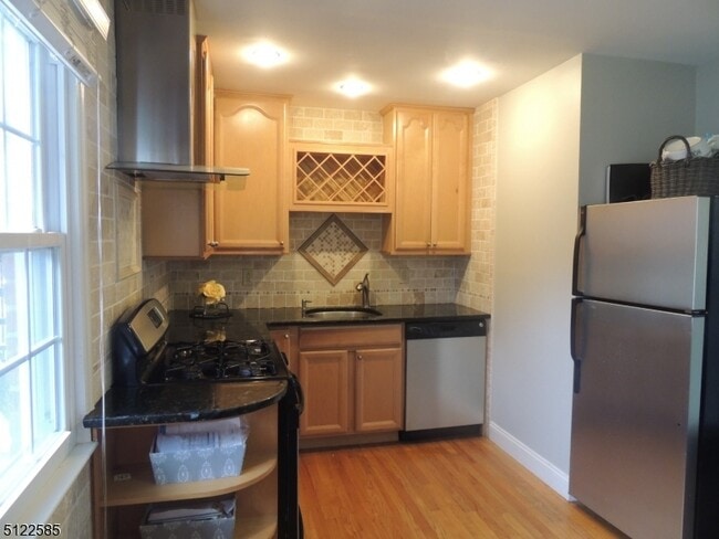 Building Photo - 201 Pitney Pl