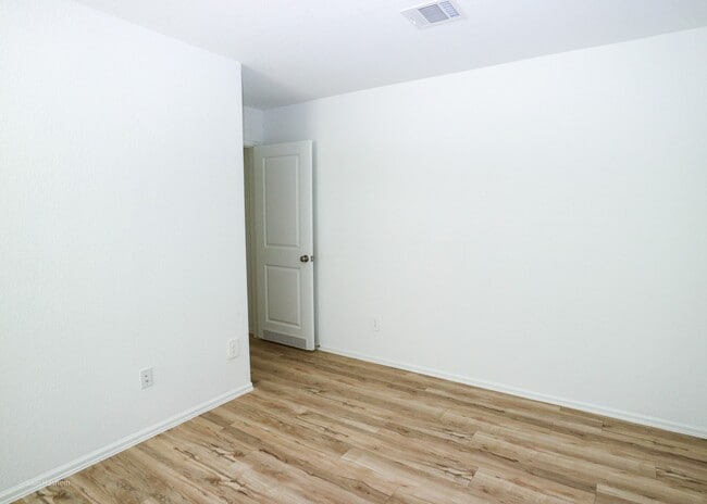 Building Photo - 21811 Hickory Spgs Ct