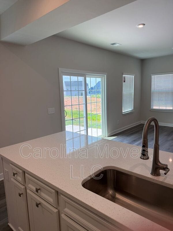 Building Photo - 7071 Glass Ct