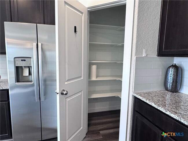 Building Photo - 300 Colthorpe Ln