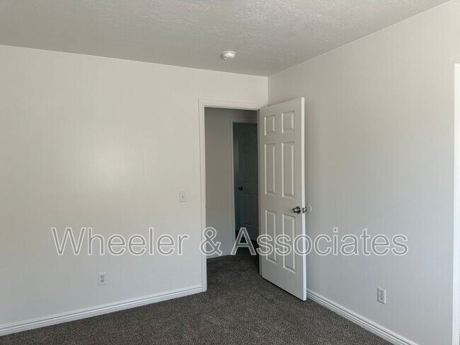 Building Photo - 1315 S 120 E